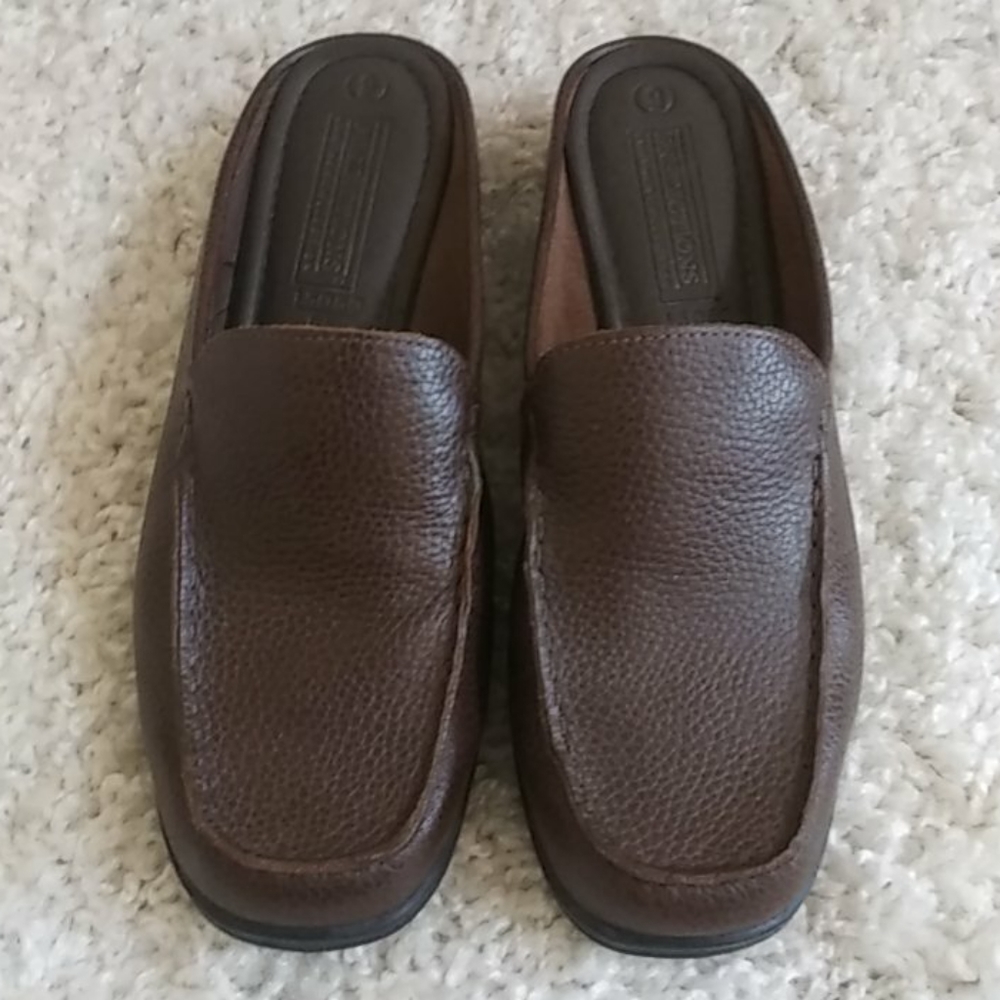 Predictions Leather Collection Clogs Mule